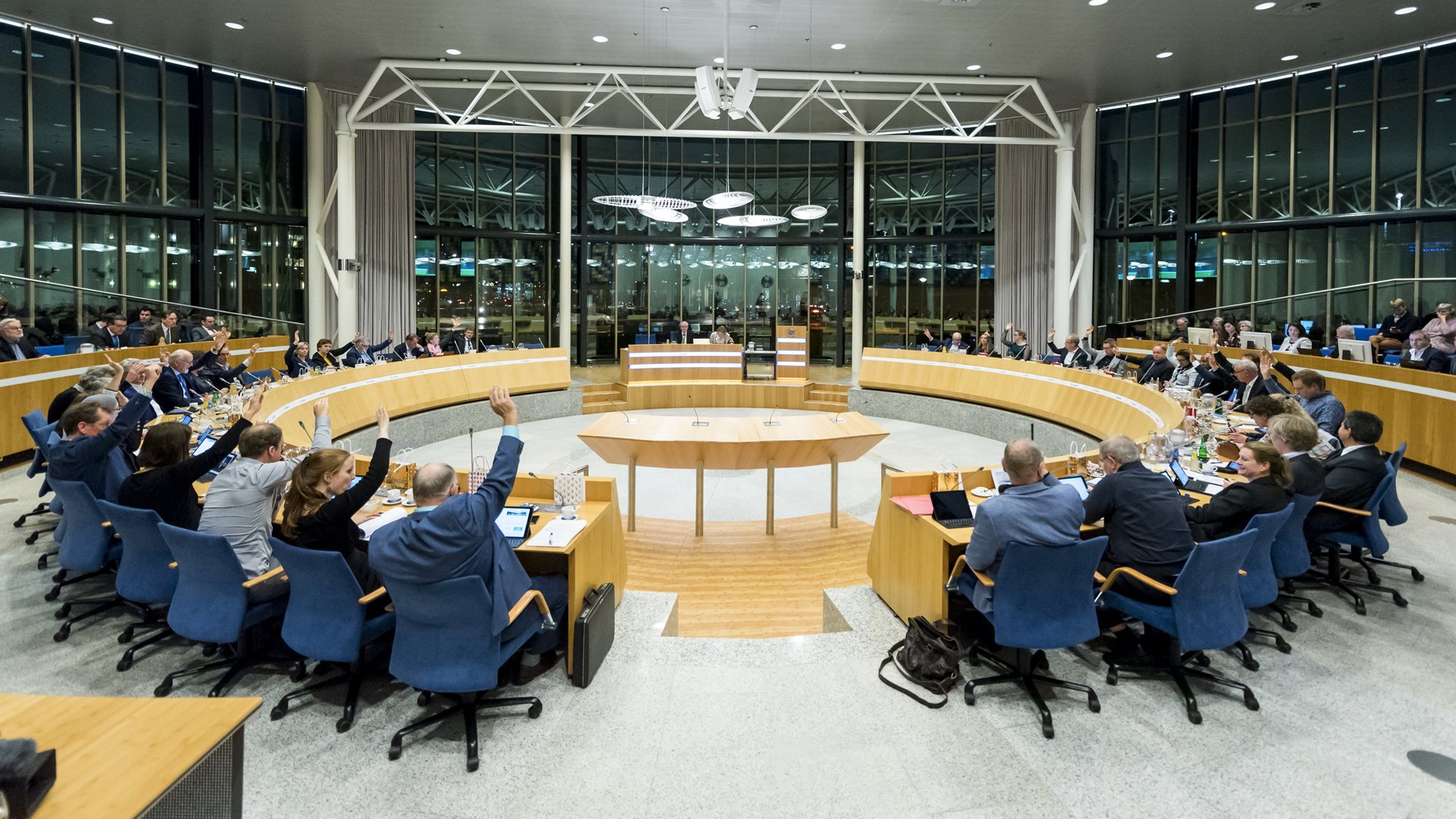Statenzaal met statenleden