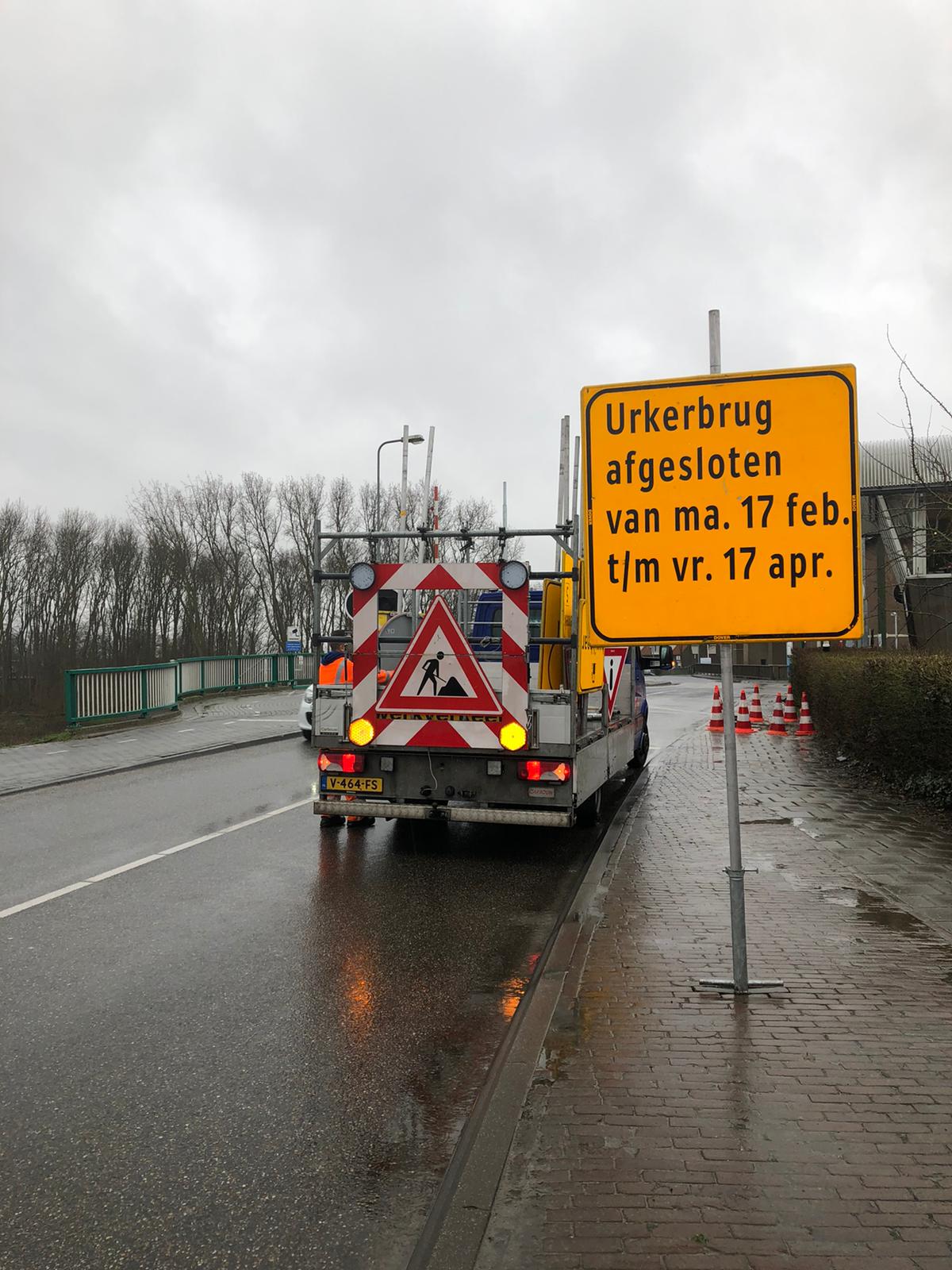 Afgesloten brug op Urk