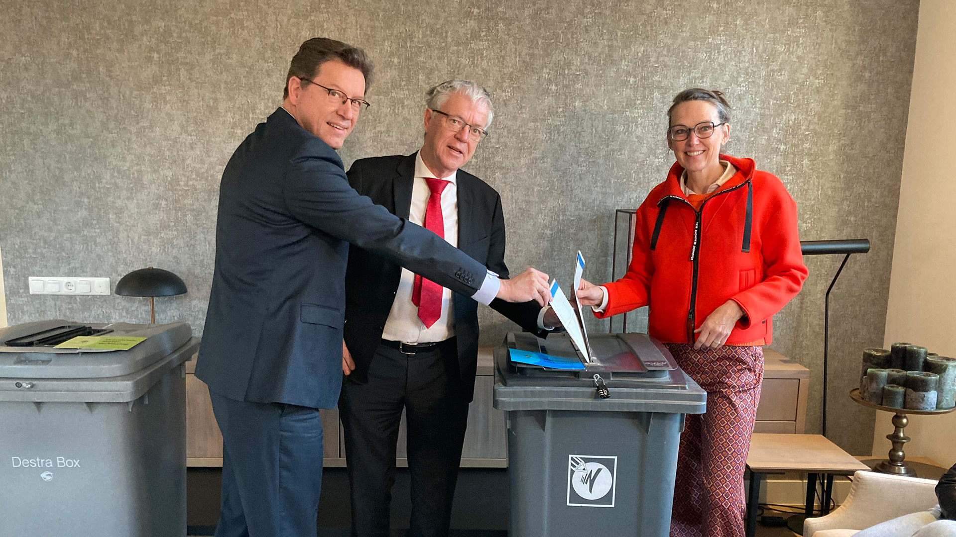 Leen Verbeek en Hetty Klavers brengen hun stem uit