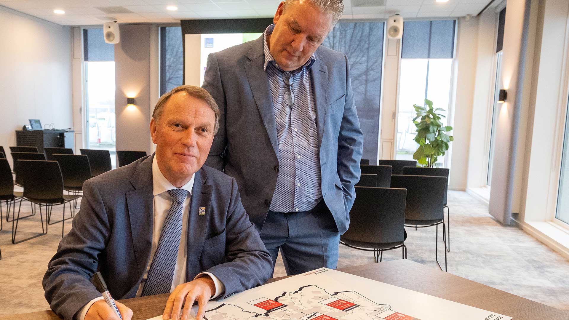 Foto ondertekening Jan de Reus